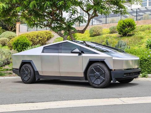 Used 2024 Tesla Cybertruck AWD Crew Cab image 7