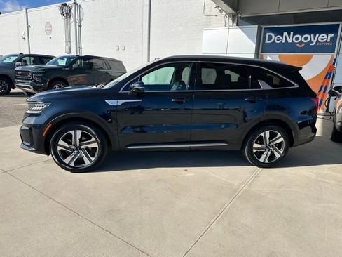 Used 2023 Kia Sorento EX image 11