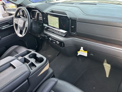 Used 2025 GMC Sierra 1500 SLT image 29