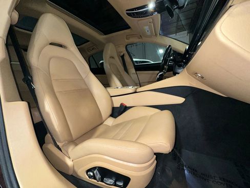 Used 2018 Porsche Panamera w/ Premium Package Plus image 34