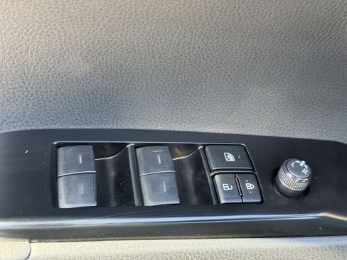 Used 2025 Toyota Camry SE image 16