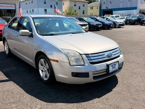Used 2009 Ford Fusion SE FWD image 2