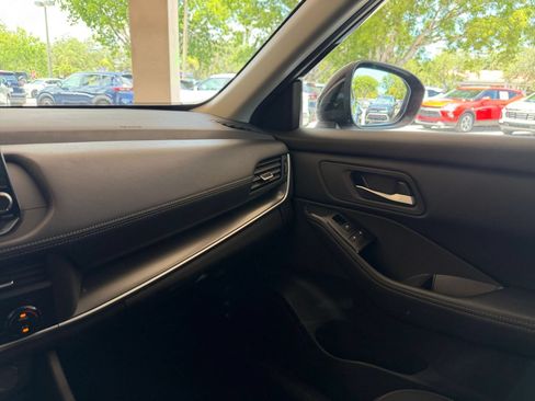 Used 2025 Nissan Rogue SV FWD image 31