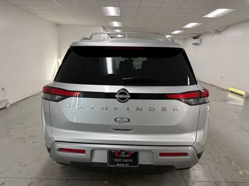 Used 2025 Nissan Pathfinder SL image 7