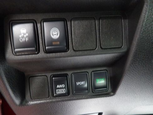 Used 2020 Nissan Rogue Sport S image 18