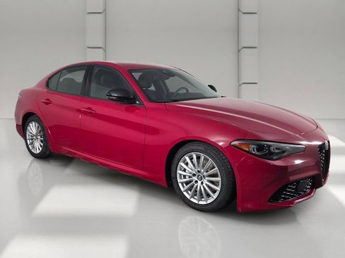 Used 2024 Alfa Romeo Giulia Sprint RWD image 2