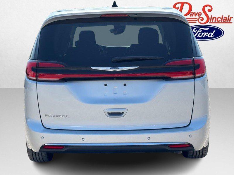 Used 2024 Chrysler Pacifica Touring-L FWD image 8