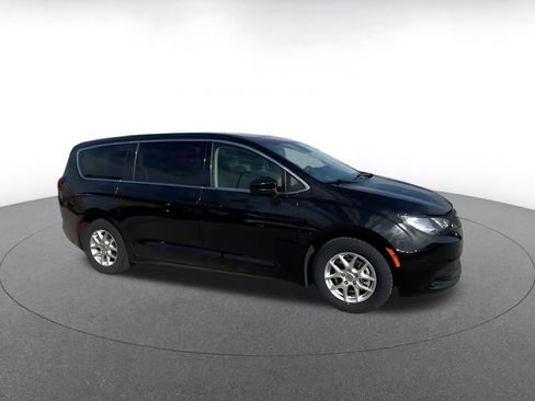 Used 2024 Chrysler Voyager LX image 2