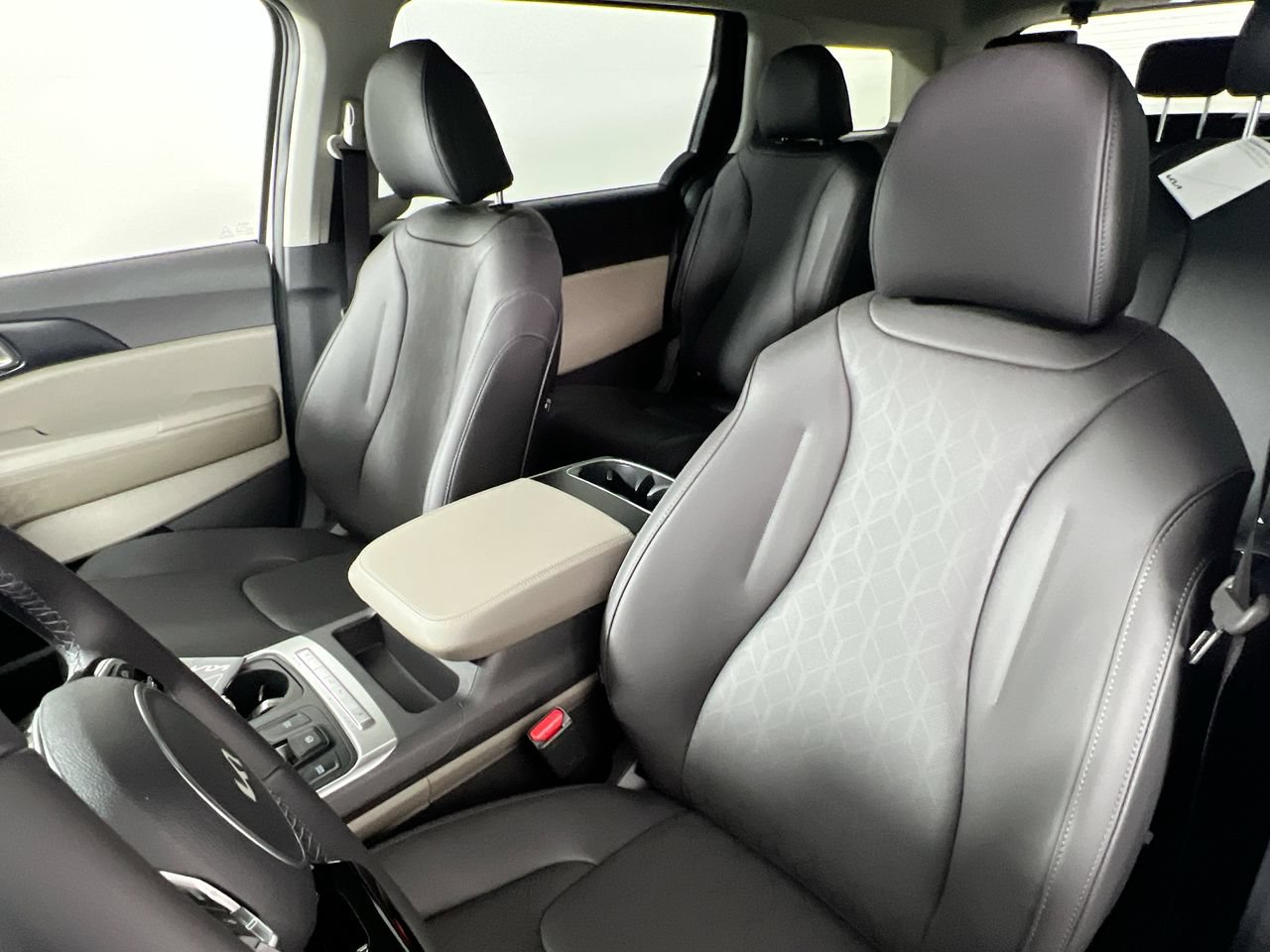 New 2026 Kia Carnival FWD image 14