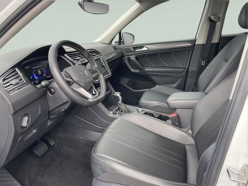 Used 2023 Volkswagen Tiguan SE AWD/4WD image 12