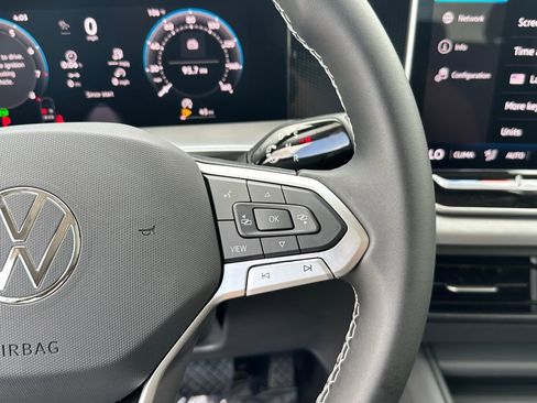 New 2026 Volkswagen Tiguan SE FWD image 12