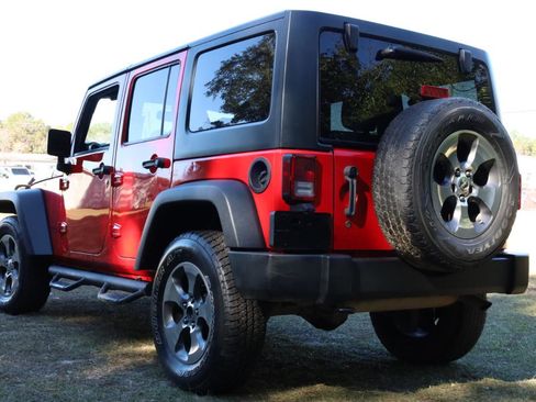 Used 2018 Jeep Wrangler Unlimited Rubicon w/ Cold Weather Group AWD/4WD image 23