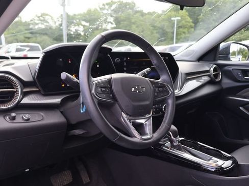 Used 2024 Chevrolet Trax ACTIV w/ Sunroof Package FWD image 13