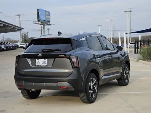 Used 2026 Nissan Kicks SV w/ Illumination Package image 4