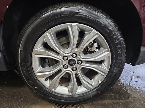 Used 2024 Ford Edge Titanium image 30