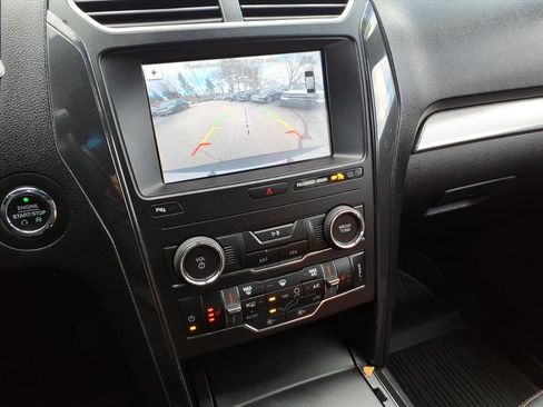 Certified 2019 Ford Explorer XLT w/ Equipment Group 202A image 22