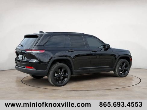 Used 2024 Jeep Grand Cherokee Limited w/ Black Appearance Package image 3