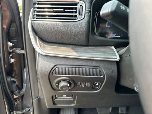 Used 2024 Jeep Wagoneer Series II AWD/4WD image 10