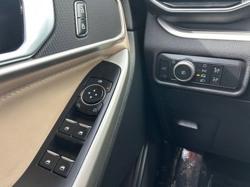 Used 2020 Ford Explorer XLT w/ Equipment Group 202A image 18