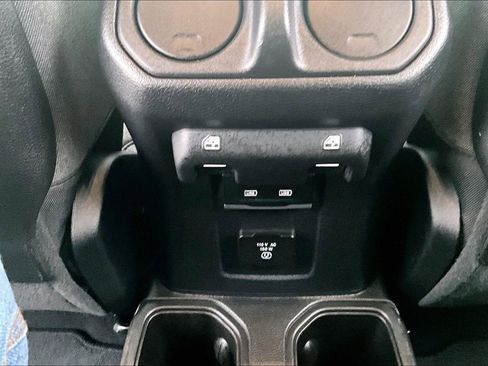 Used 2025 Jeep Wrangler Unlimited Rubicon image 33