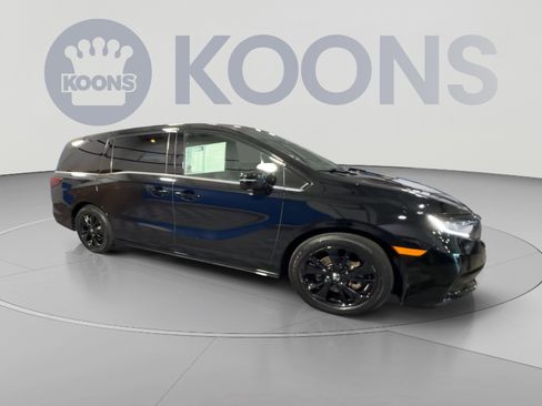 Used 2023 Honda Odyssey Sport image 2