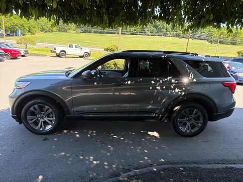 Used 2021 Ford Explorer XLT w/ Equipment Group 202A AWD/4WD image 7