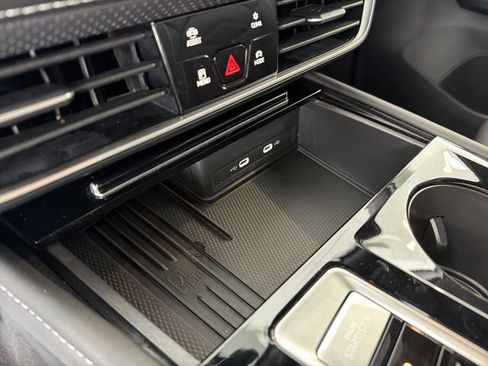 Used 2025 Volkswagen Atlas Cross Sport SE image 25