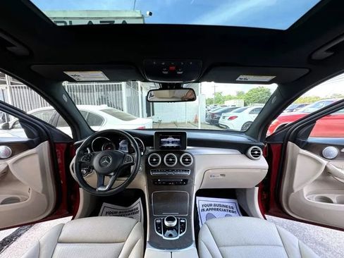 Used 2018 Mercedes-Benz GLC 300 4MATIC w/ Premium Package image 18