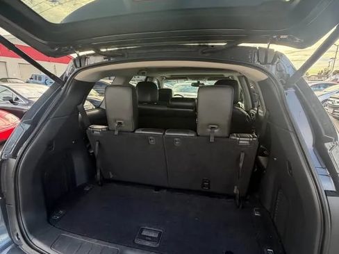 Used 2013 Nissan Pathfinder Platinum w/ Platinum Premium Pkg FWD image 12