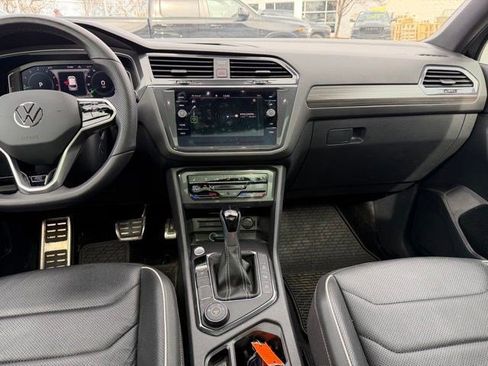 Used 2024 Volkswagen Tiguan SEL R-Line image 17