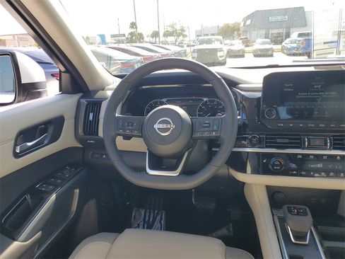 New 2025 Nissan Pathfinder SL w/ Black Appearance Package image 8