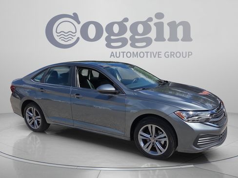 Used 2023 Volkswagen Jetta SE w/ Panoramic Sunroof Package FWD image 7