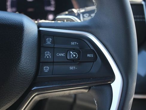 Used 2023 Jeep Grand Cherokee Altitude image 14