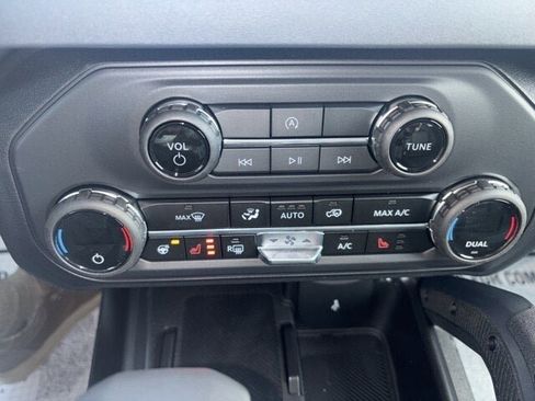 New 2025 Ford Bronco Outer Banks w/ Sasquatch Package image 17