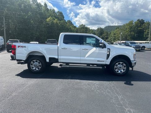 New 2026 Ford F250 Lariat w/ Chrome Package image 4