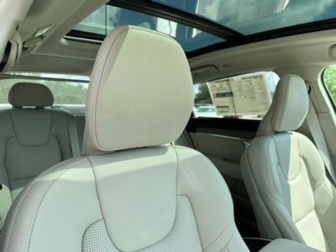 Certified 2024 Volvo S90 T8 Ultimate w/ Lounge Package image 9