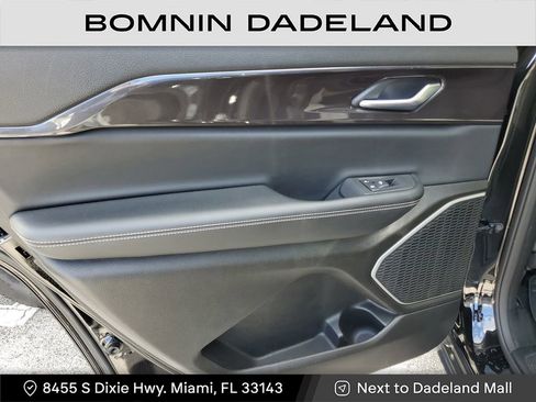 Used 2022 Jeep Grand Cherokee L Laredo w/ Luxury Tech Group I image 10