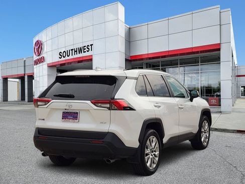 Used 2025 Toyota RAV4 XLE Premium FWD image 5