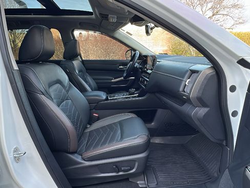 Certified 2022 Nissan Pathfinder Platinum w/ Cargo Package image 25