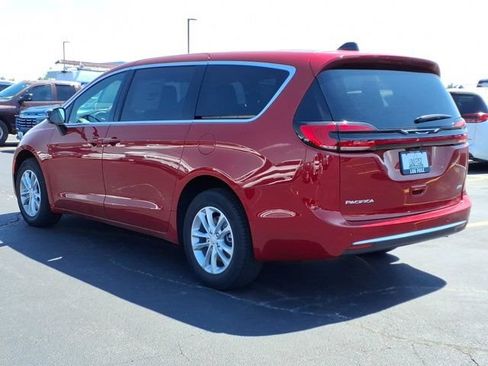 New 2027 Chrysler Pacifica Select AWD/4WD image 4
