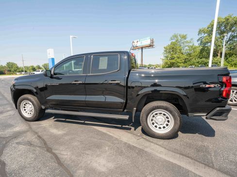 Used 2024 Chevrolet Colorado W/T w/ Safety Package AWD/4WD image 4