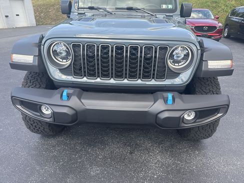 Used 2025 Jeep Wrangler Unlimited Rubicon 4xe AWD/4WD image 2