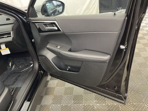 New 2025 Mitsubishi Outlander SE image 27