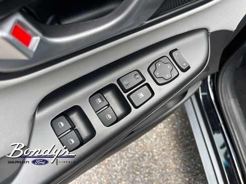 Used 2023 Hyundai Kona Limited FWD image 8