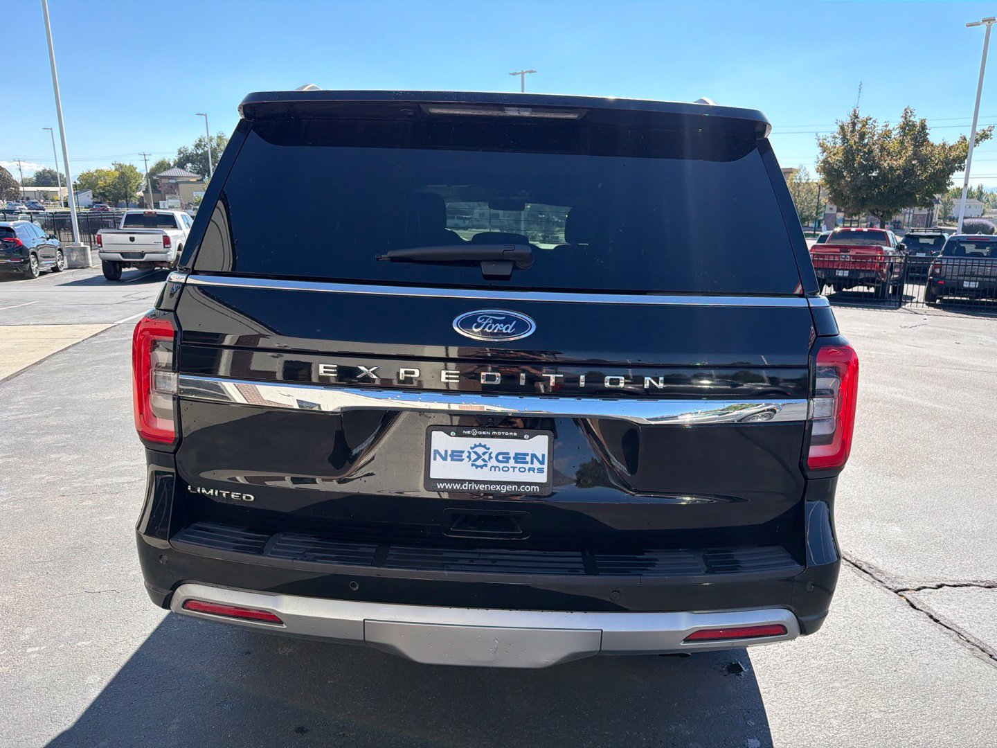 Used 2024 Ford Expedition Limited AWD/4WD image 18
