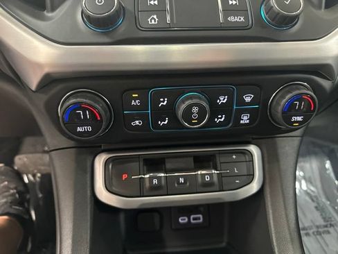 Used 2022 GMC Acadia SLT w/ Technology Package AWD/4WD image 29