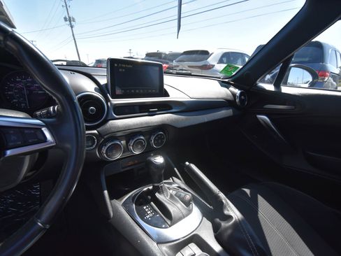 Used 2018 FIAT 124 Spider Classica w/ Technology & Siriusxm Group image 13