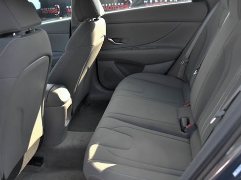 Used 2024 Hyundai Elantra SEL image 35