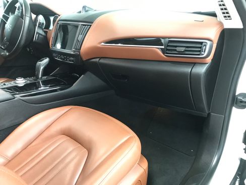 Used 2022 Maserati Levante GT image 11