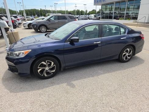 Used 2017 Honda Accord LX image 3